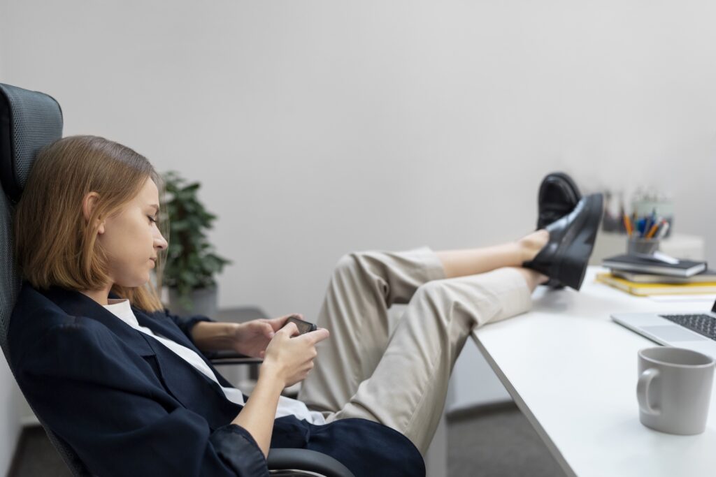 Ergonomics & Lifestyle Tips to Prevent Joint Pain at Home and Work in Hyderabad